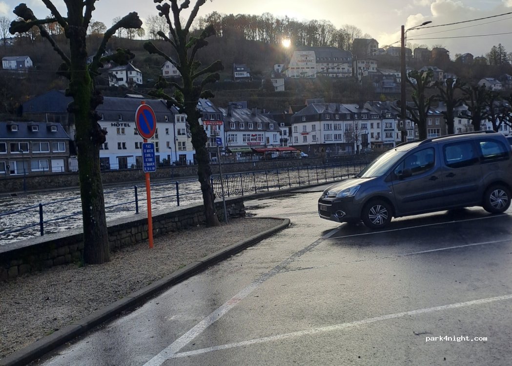 (6830) Bouillon - 3 Rue des Bastions — foto 3