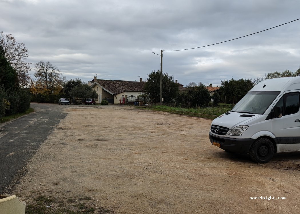(33920) Civrac-de-Blaye - 32 Le Bourg Est — foto
