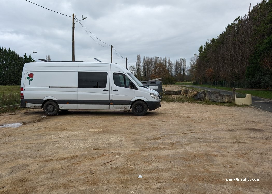 (33920) Civrac-de-Blaye - 32 Le Bourg Est — foto 2