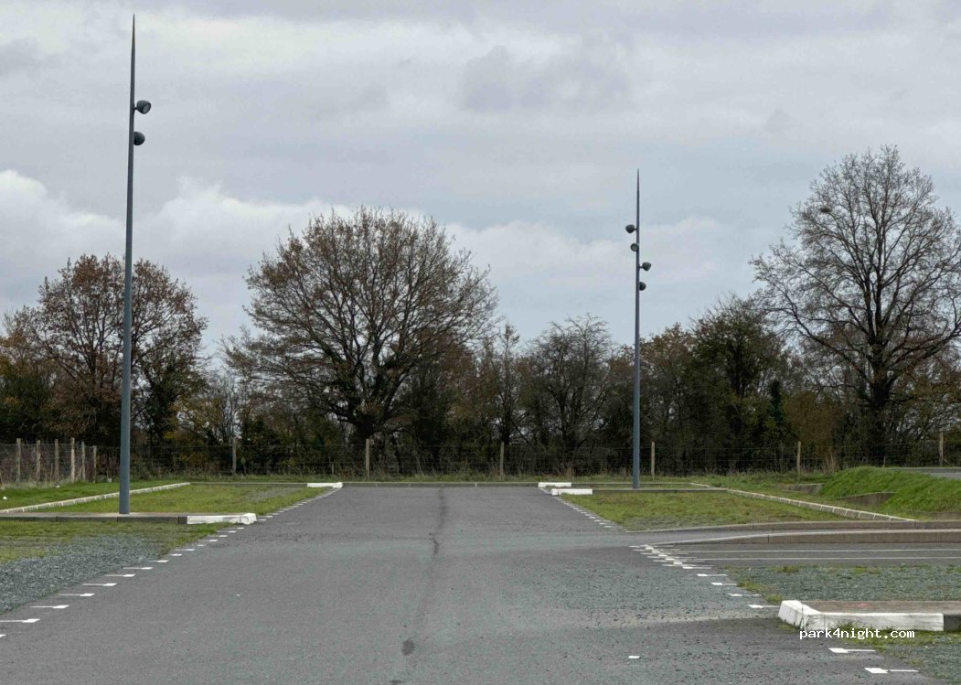 (44119) Grandchamp-des-Fontaines - Unnamed Road — foto 3