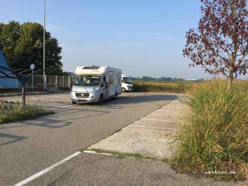 (26841) Casalpusterlengo - Piazzale dello Sport — foto