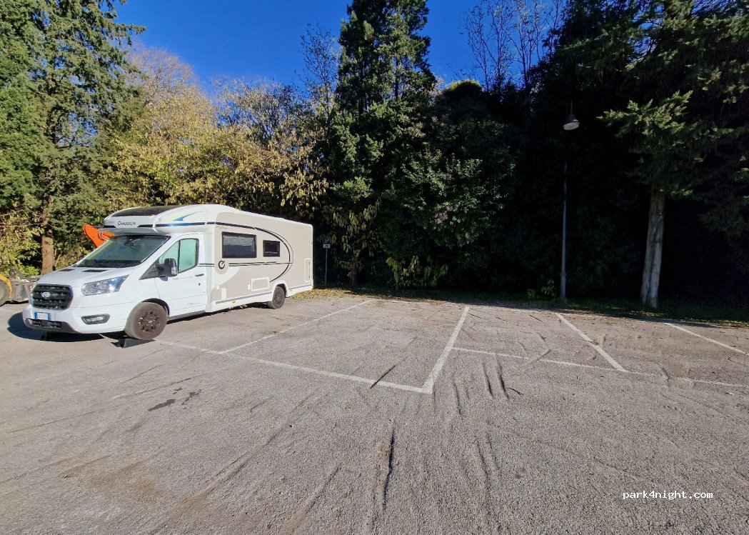 (34076) Medea - 37 Via Roma — foto