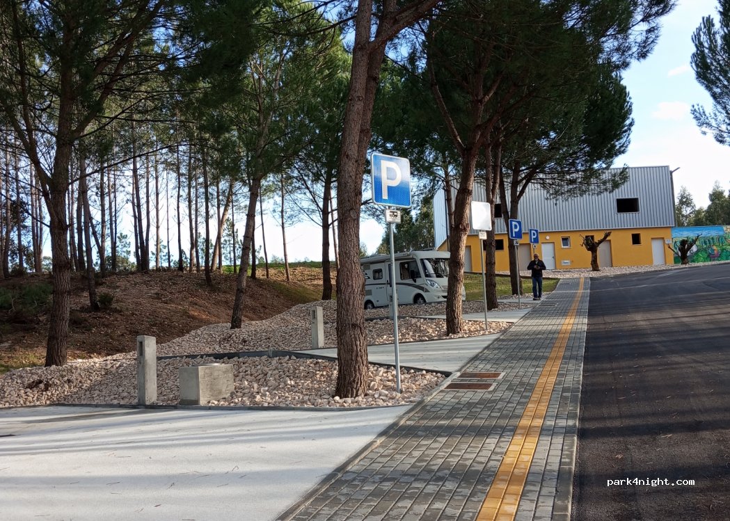 Área de Serviço de Autocaravanas da Calvaria de Cima — foto 2