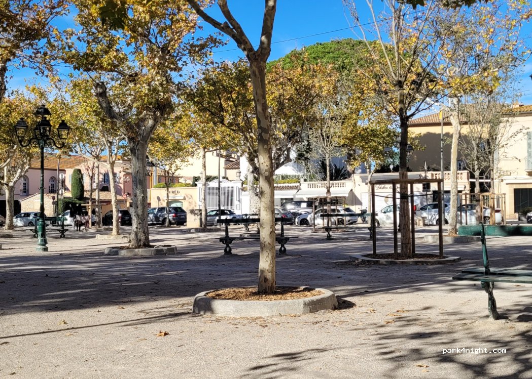(83990) Saint-Tropez - 15 Avenue Foch — foto 2