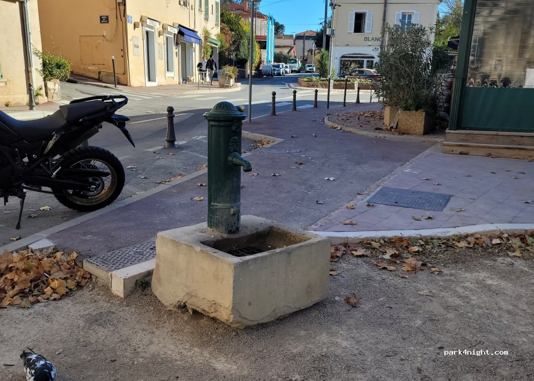 (83990) Saint-Tropez - 15 Avenue Foch — foto 3