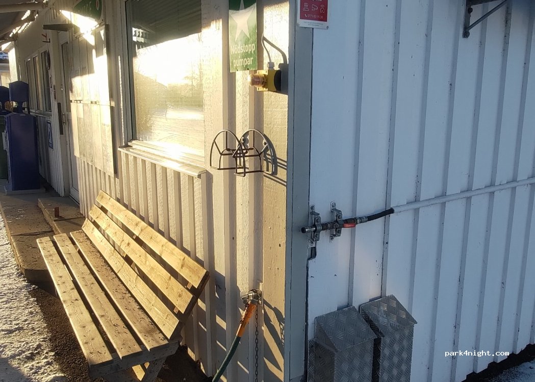 (685 94) Överbyn - E16 — foto
