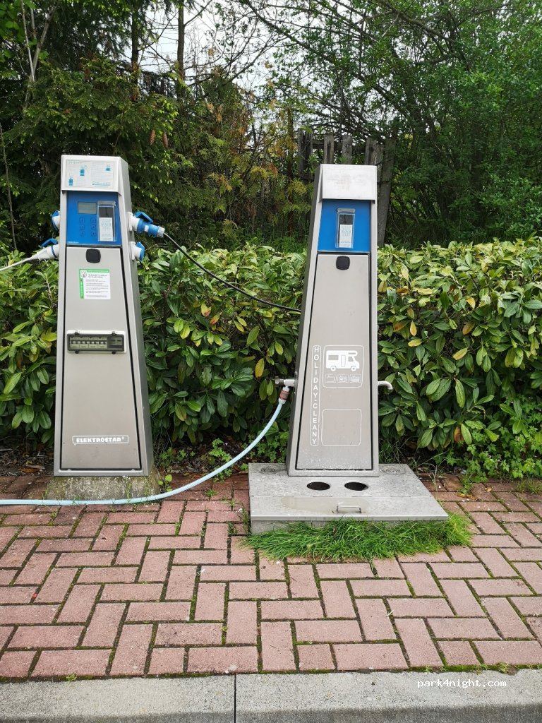 Wohnmobilstellplatz am KOI-Bad in Homburg — foto 2