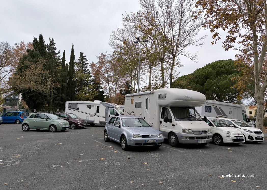 (11100) Narbonne - 1 Avenue Pierre de Coubertin — foto 2