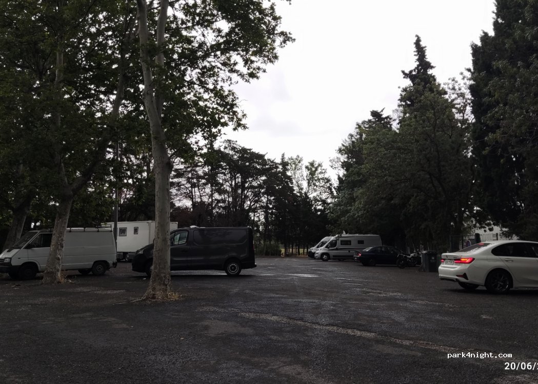 (11100) Narbonne - 1 Avenue Pierre de Coubertin — foto 3