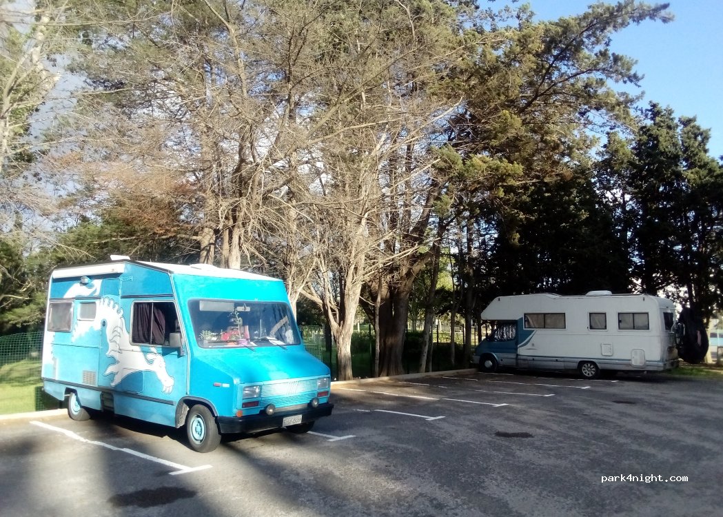 (11100) Narbonne - 1 Avenue Pierre de Coubertin — foto 4