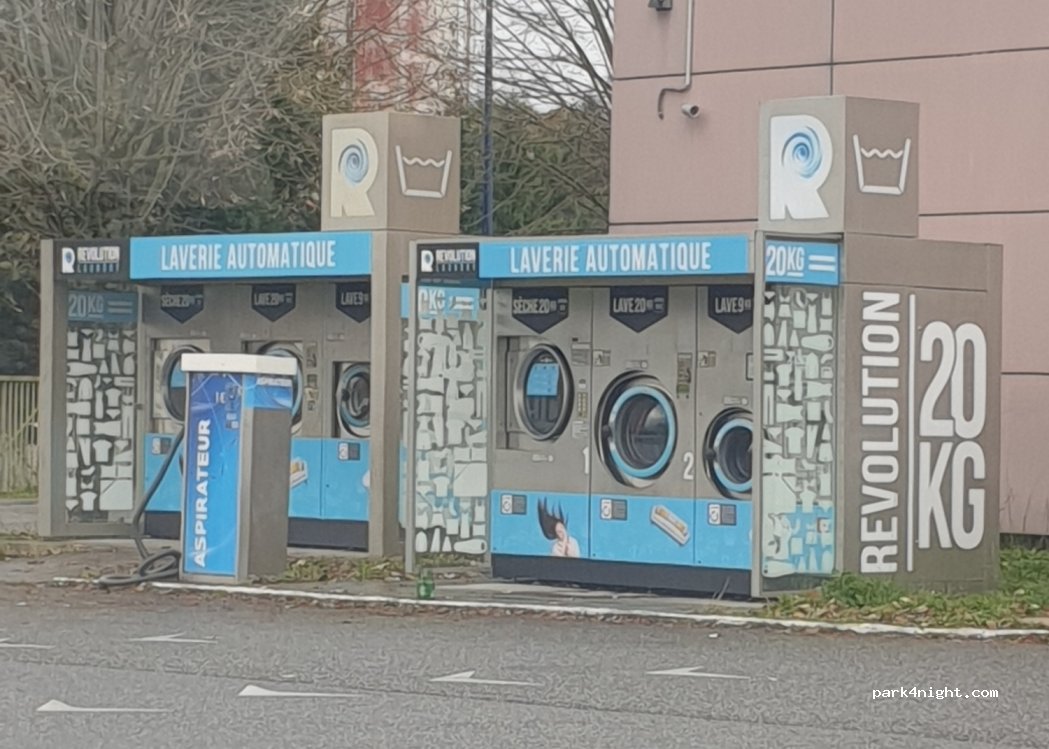 (31210) Montréjeau - 1092 Avenue du Nord — foto