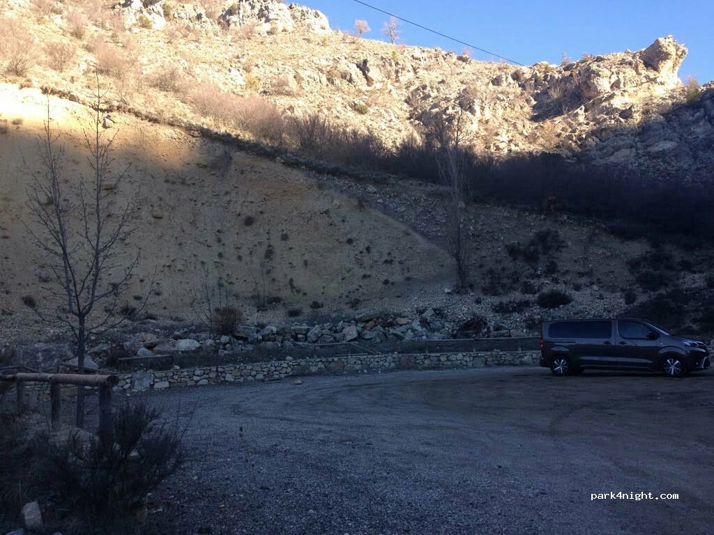 (16150) Tragacete - Unnamed Road — foto