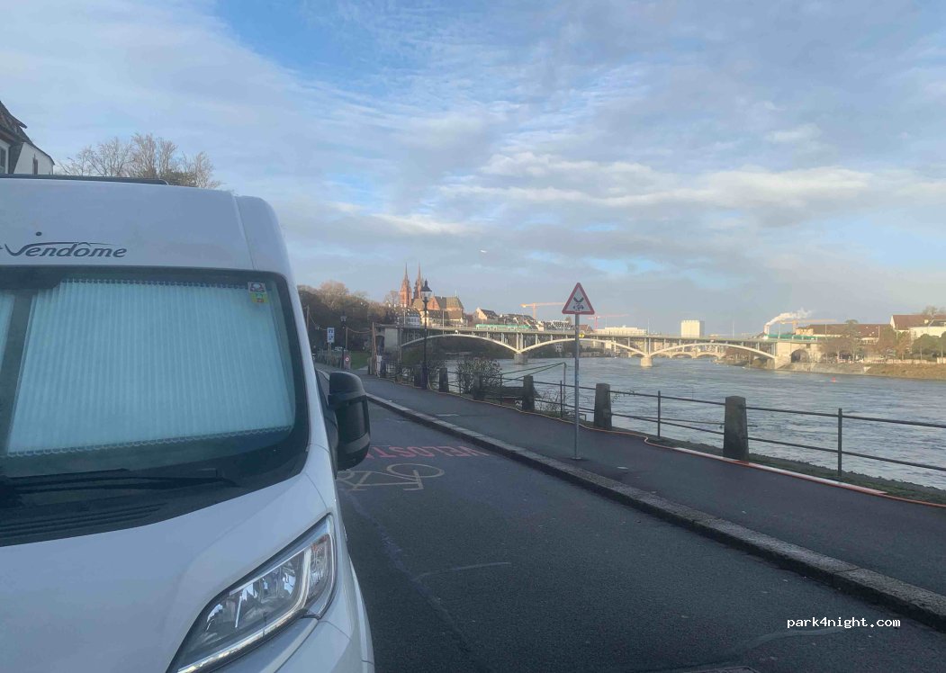 (4052) Basel - 52 Sankt Alban-Rheinweg — foto