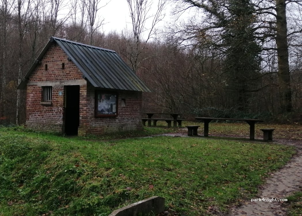 (27380) Charleval - Unnamed Road — foto