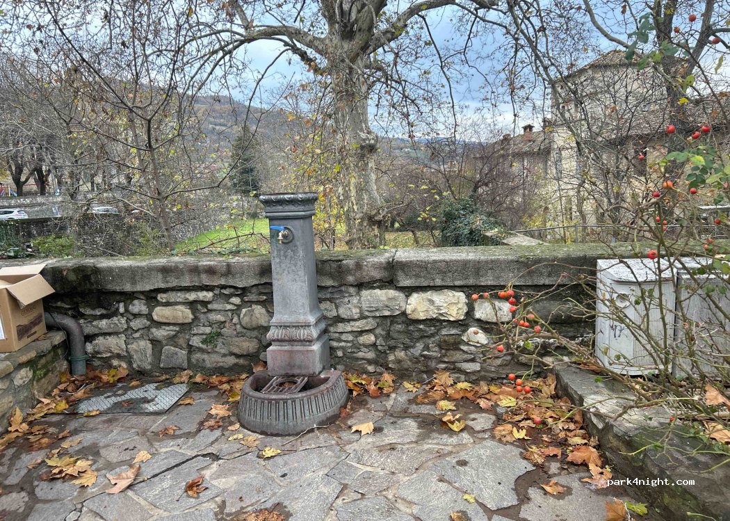 (29022) Bobbio - 5 Piazza Santa Fara — foto