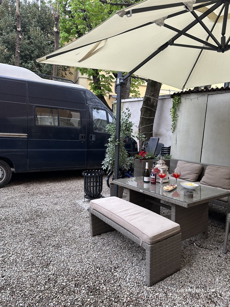 Piccolo giardino privato vicino al centro storico — foto 2