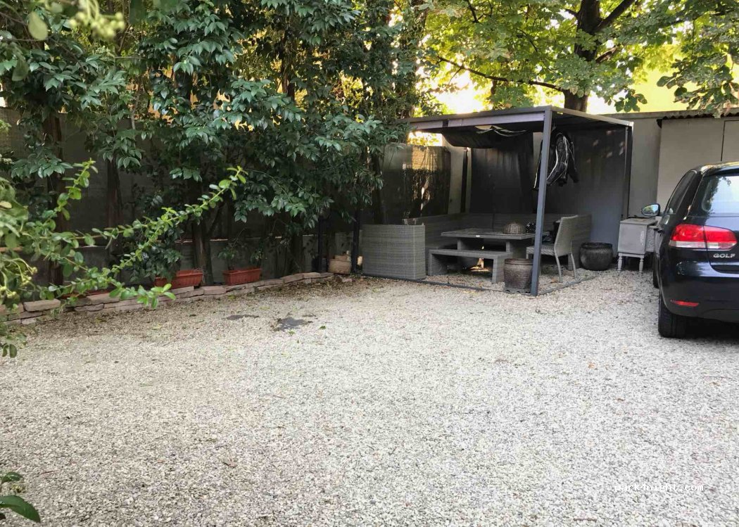 Piccolo giardino privato vicino al centro storico — foto 3