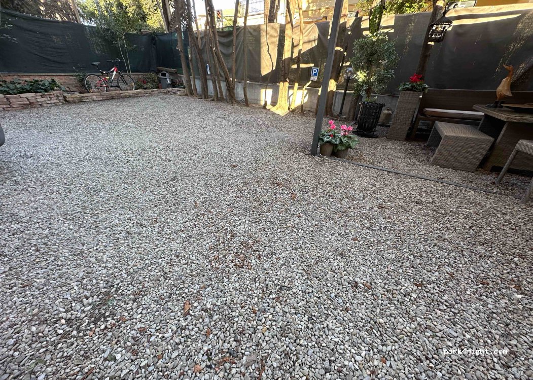 Piccolo giardino privato vicino al centro storico — foto 5