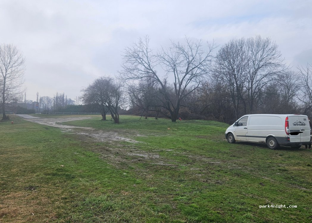 (10048) Vinovo - Unnamed Road — foto