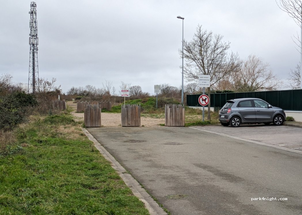 (78955) Carrières-sous-Poissy - 545 Avenue Pierre de Coubertin — foto