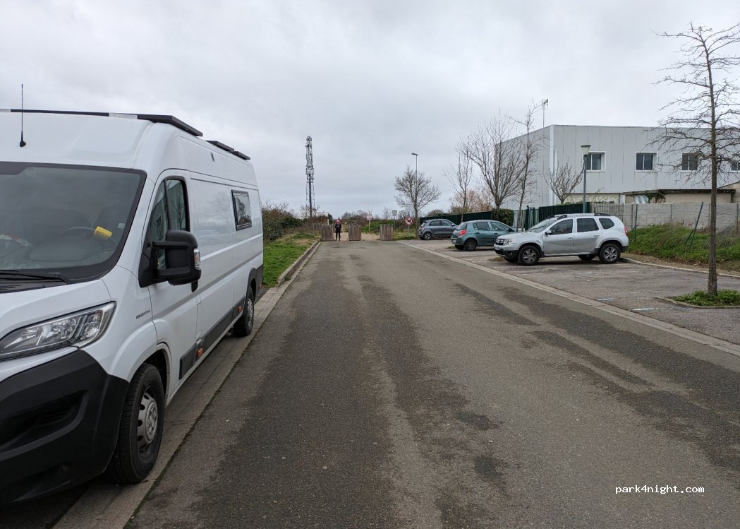 (78955) Carrières-sous-Poissy - 545 Avenue Pierre de Coubertin — foto 2