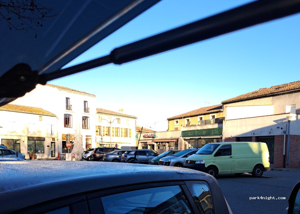 (11150) Bram - 9 Place Carnot — foto