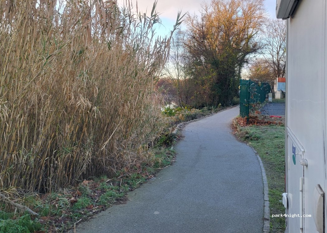 (11000) Carcassonne - 18 Avenue des Berges de l'Aude — foto