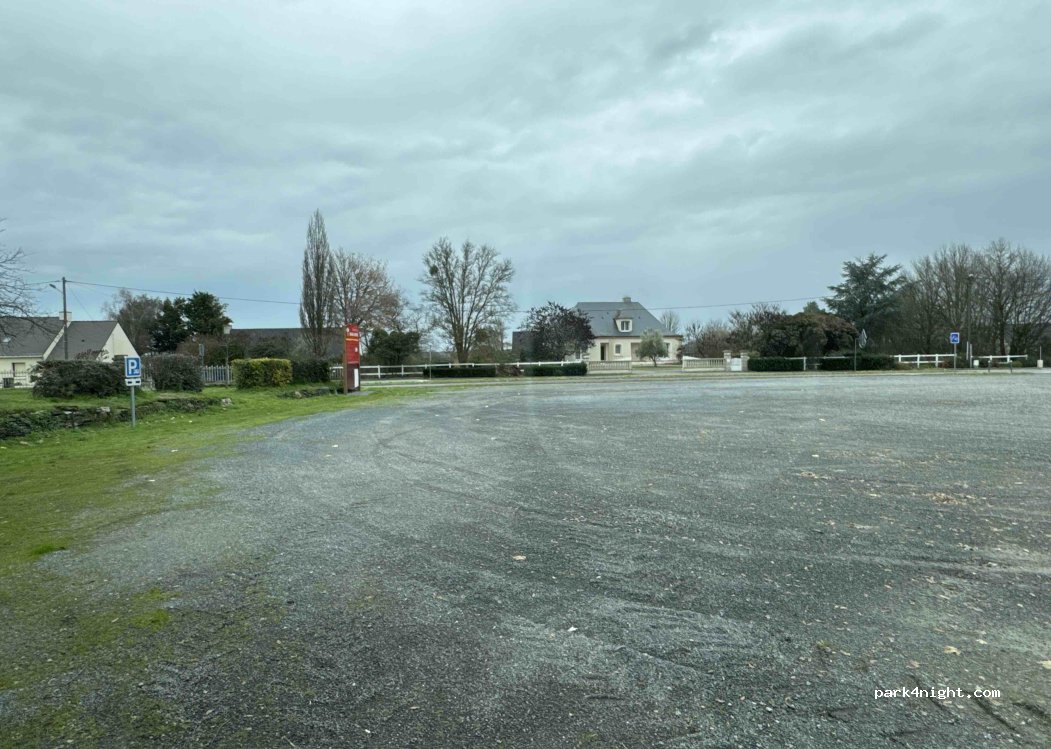 (44520) Grand-Auverné - 1 Place du Stade — foto