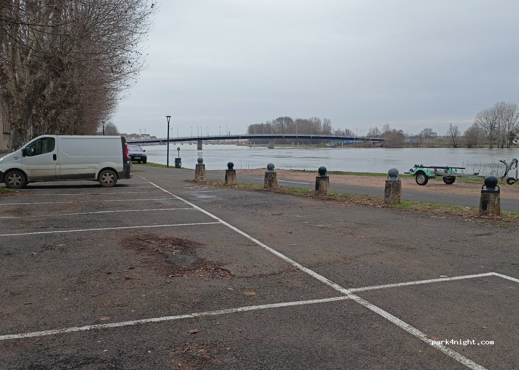 (71000) Mâcon - 22 Quai des Marans — foto