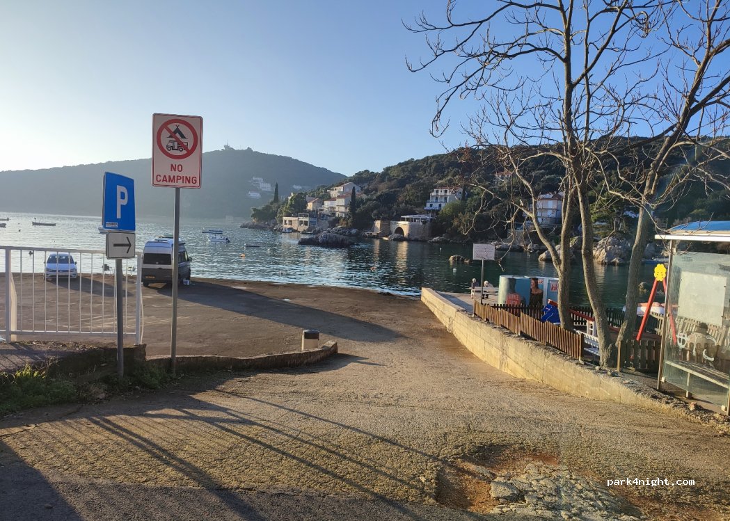 (20218) Molunat - Unnamed Road — foto