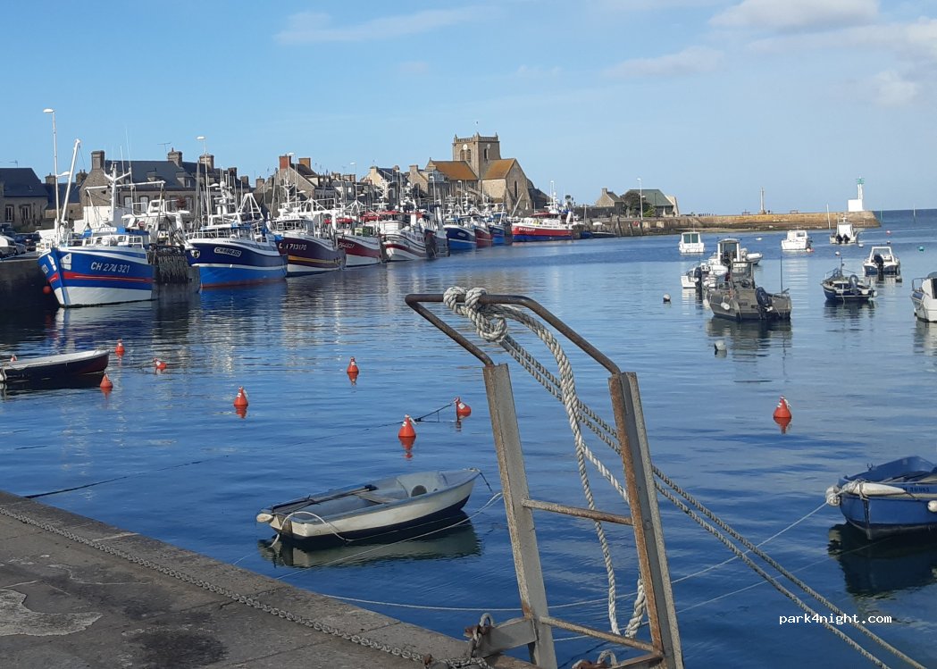 (50550) Saint-Vaast-la-Hougue - 4 Quai Commandant Albert Paris — foto 2