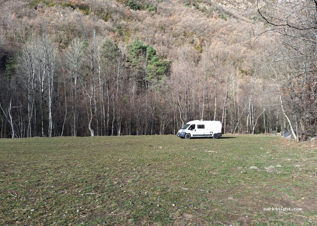 Àrea d'autocaravanes amb serveis — foto