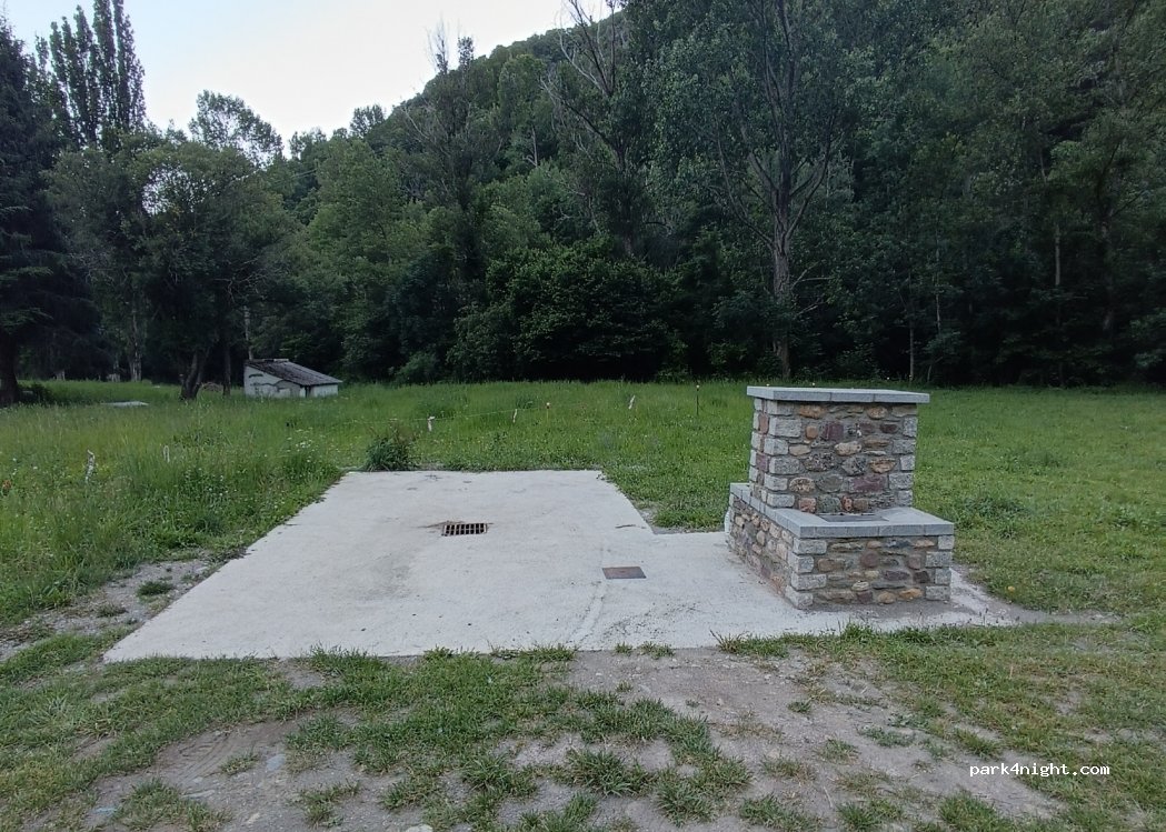 Àrea d'autocaravanes amb serveis — foto 2