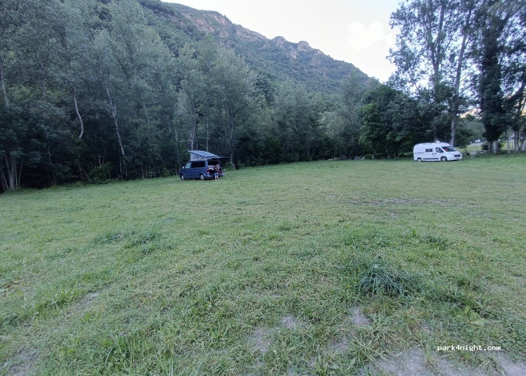 Àrea d'autocaravanes amb serveis — foto 3