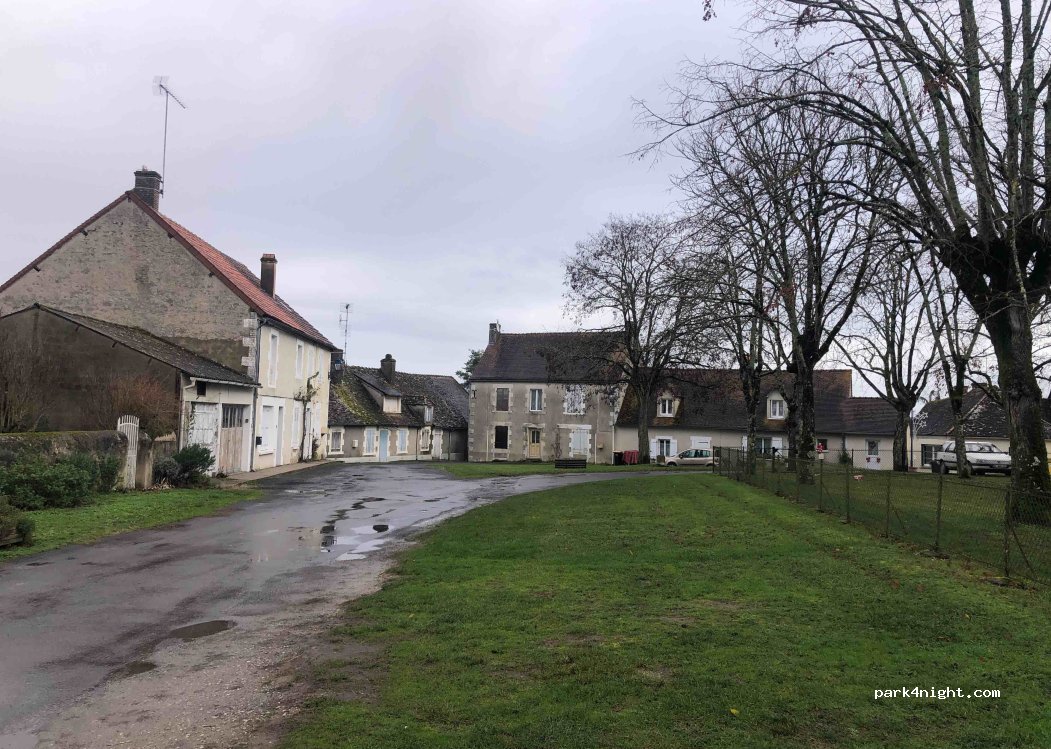 (86290) Liglet - 9 Place de la Mairie — foto