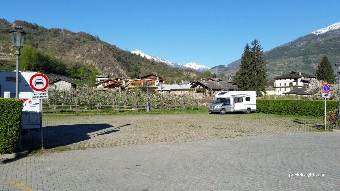 Area sosta camper Aymavilles — foto