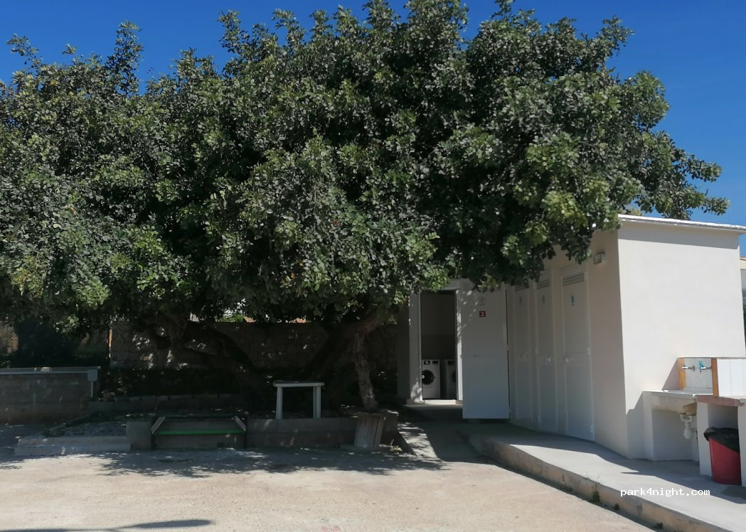 Area attrezzata sosta camper il Carrubo — foto 3