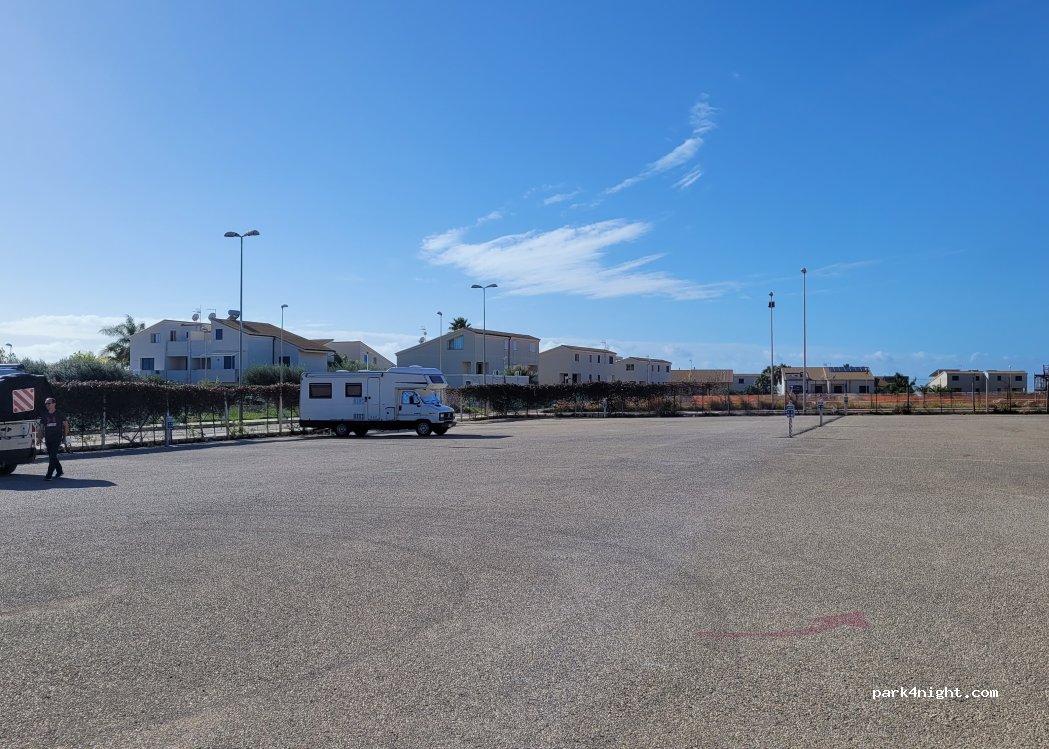 Area attrezzata sosta camper il Carrubo — foto 5