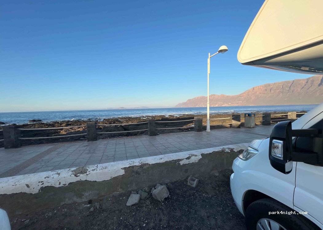 (35558) Caleta de Famara - 113 Avenida las Bajas — foto