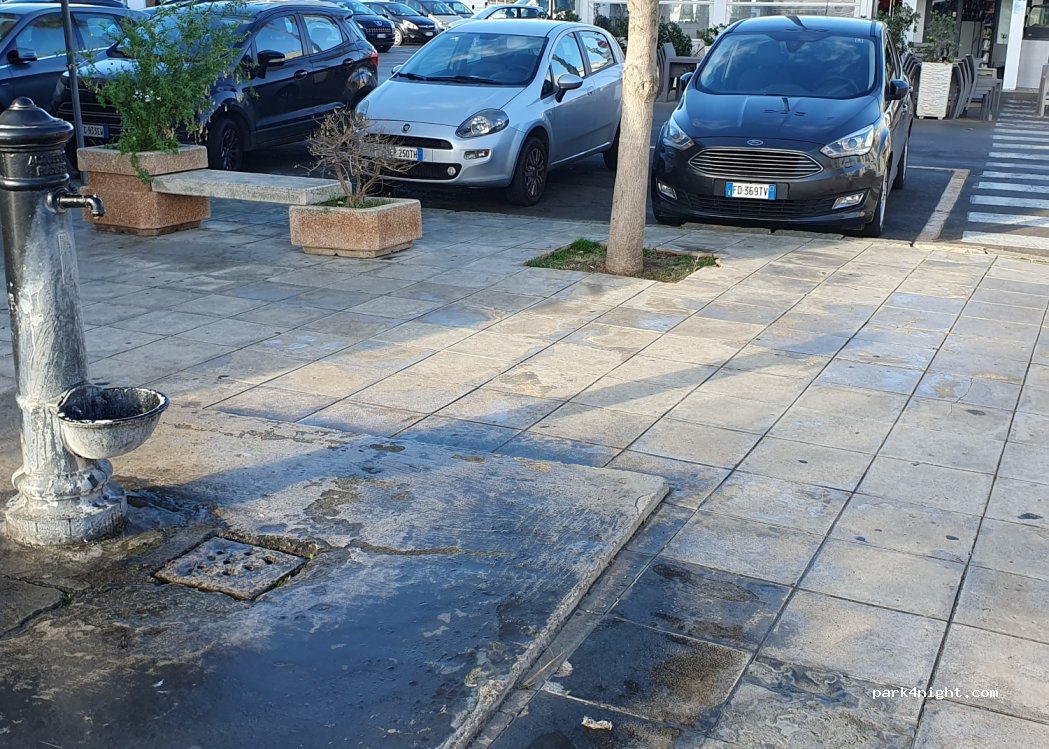(73010) Porto Cesareo - 21 Piazza Nazario Sauro — foto