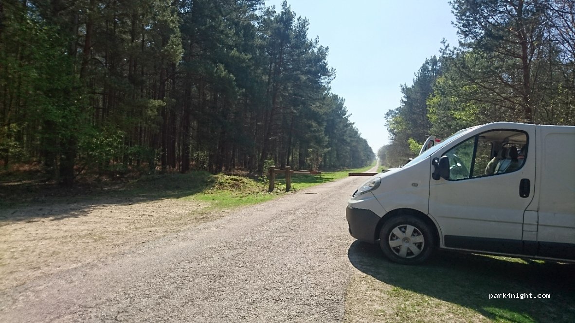 (27340) Les Damps - Unnamed Road — foto