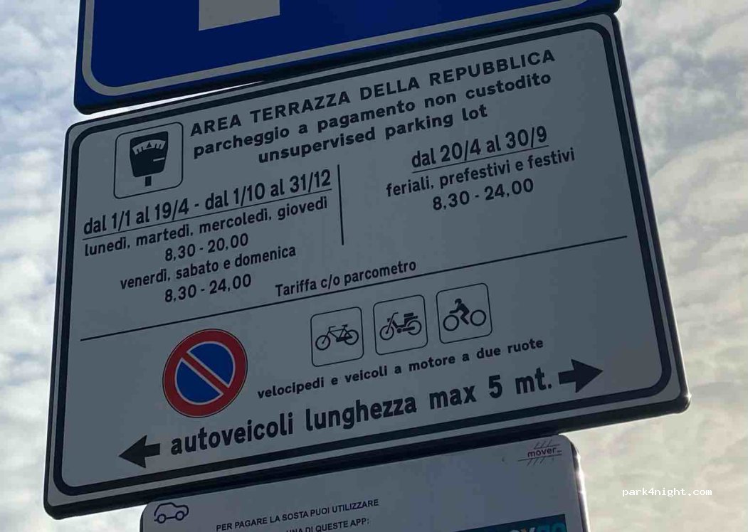 (55049) Viareggio - 95 Viale Alfredo Belluomini — foto