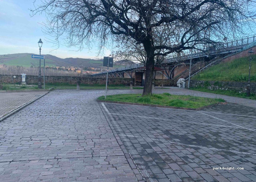 (43045) Fornovo di Taro - 14 Piazza del Mercato — foto 4