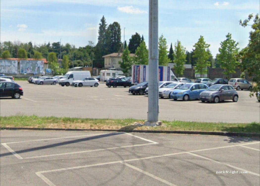 (22100) Como - 2 Piazza Atleti Azzurri D'italia — foto 2