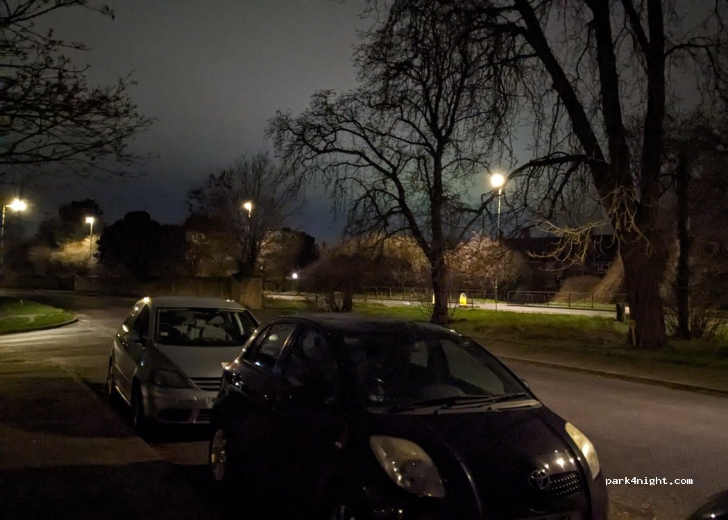 (GU1 1QN) Guildford - 1 Old Farm Road — foto