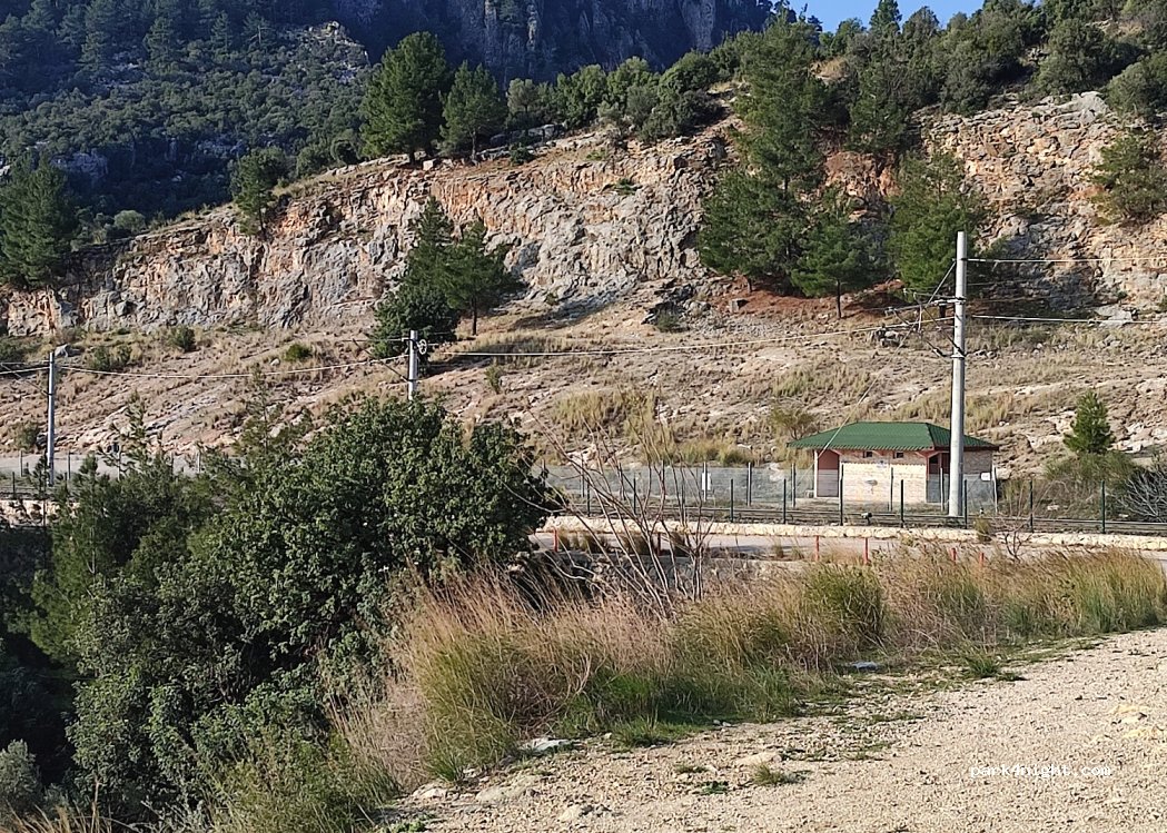 (01770) Karaisalı - Kıralan Köyü Yolu — foto 3