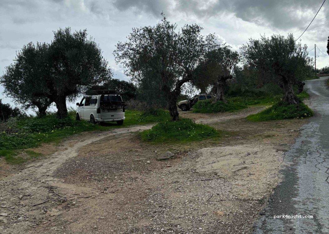 (240 04) Koroni - Unnamed Road — foto