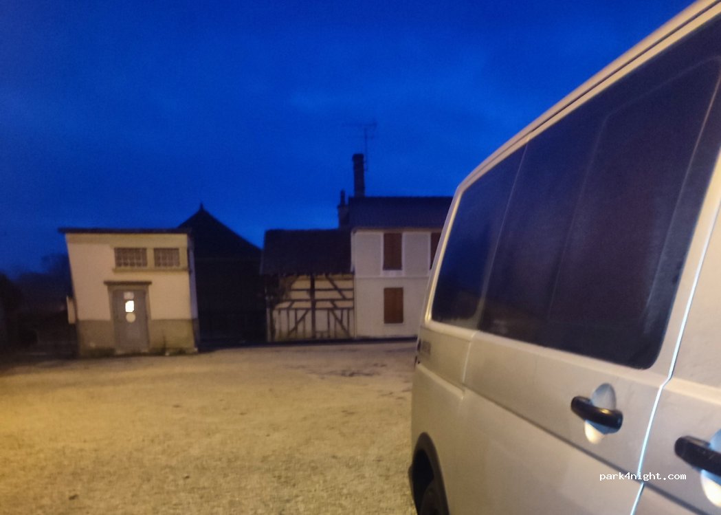 (10220) Piney - 12 Rue Général de Gaulle — foto 2