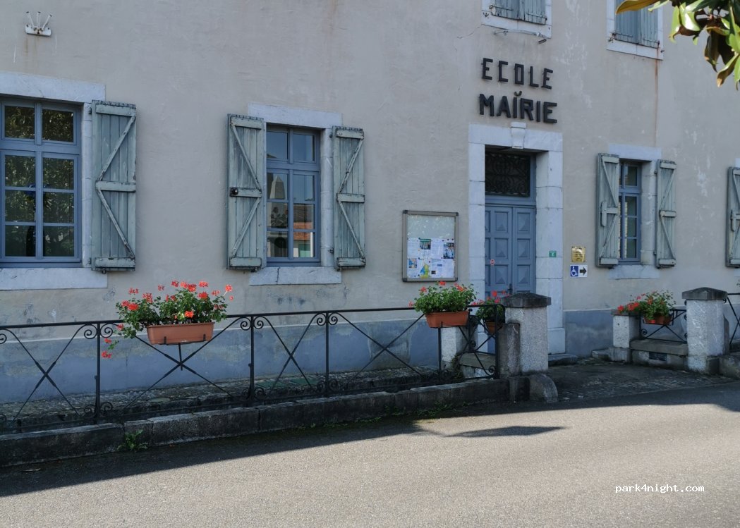 (65150) Mazères-de-Neste - 4 Place de la Mairie — foto 2