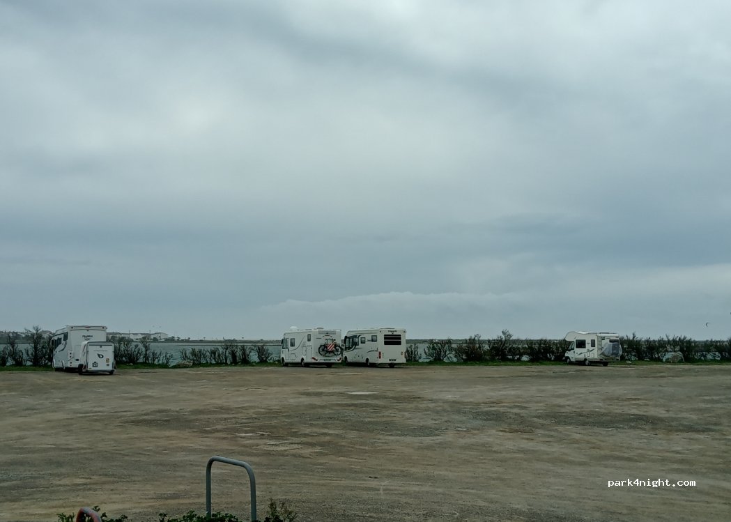 (11430) Gruissan - 2 Quai du Lebech — foto